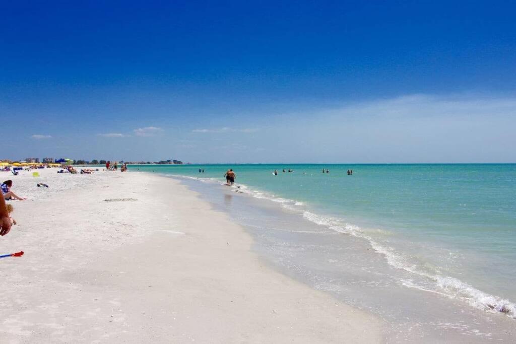 Luxurious Modern Townhouse Right Across Beach!! Table Tennis St. Pete Beach Extérieur photo