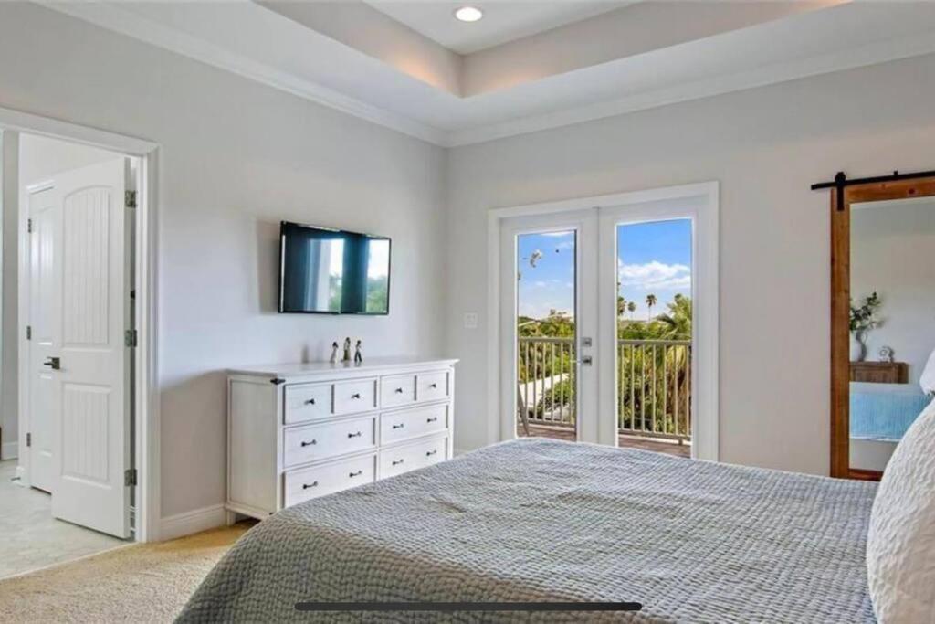 Luxurious Modern Townhouse Right Across Beach!! Table Tennis St. Pete Beach Extérieur photo